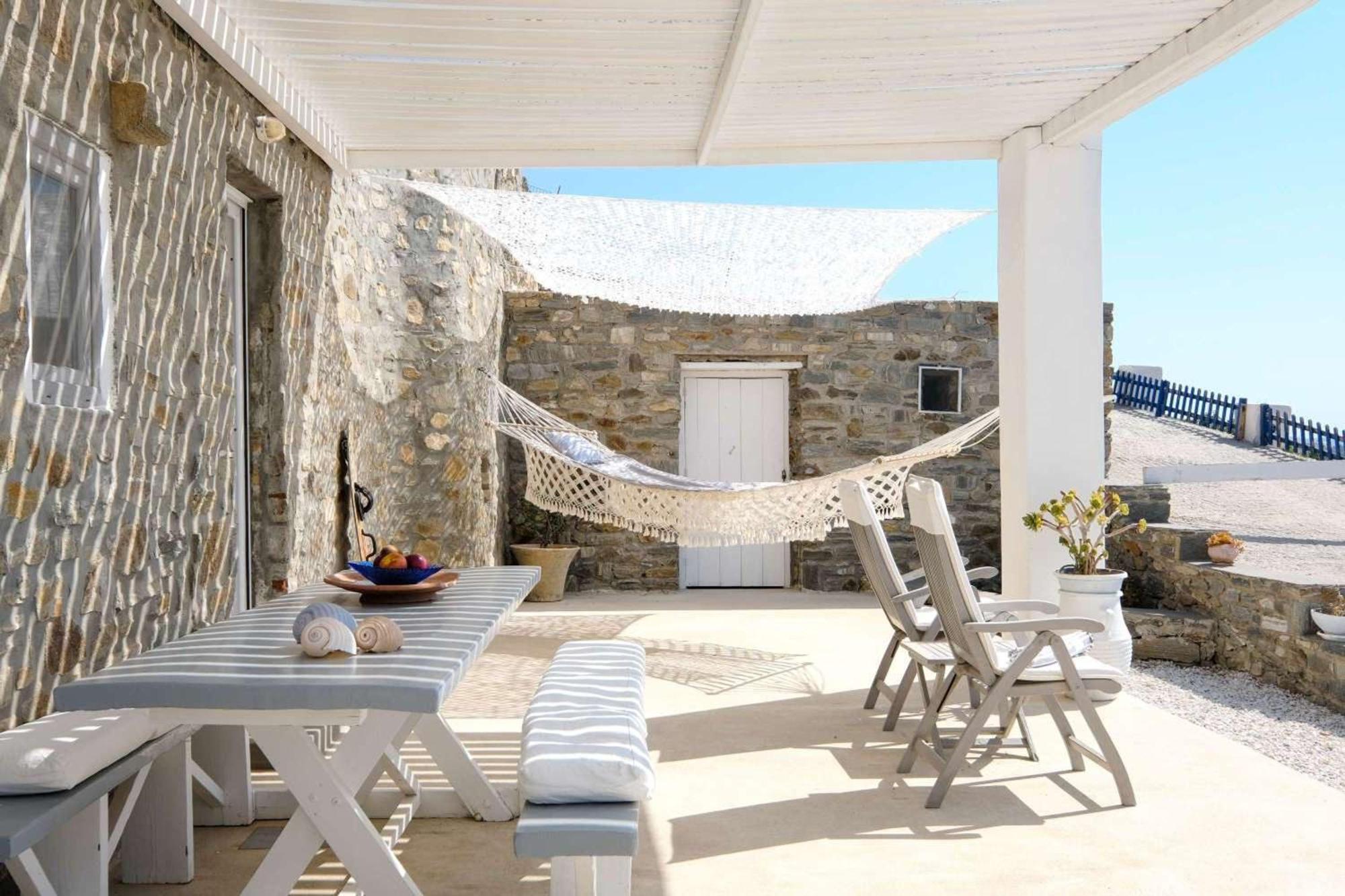 3 Season * Parikia (Paros)