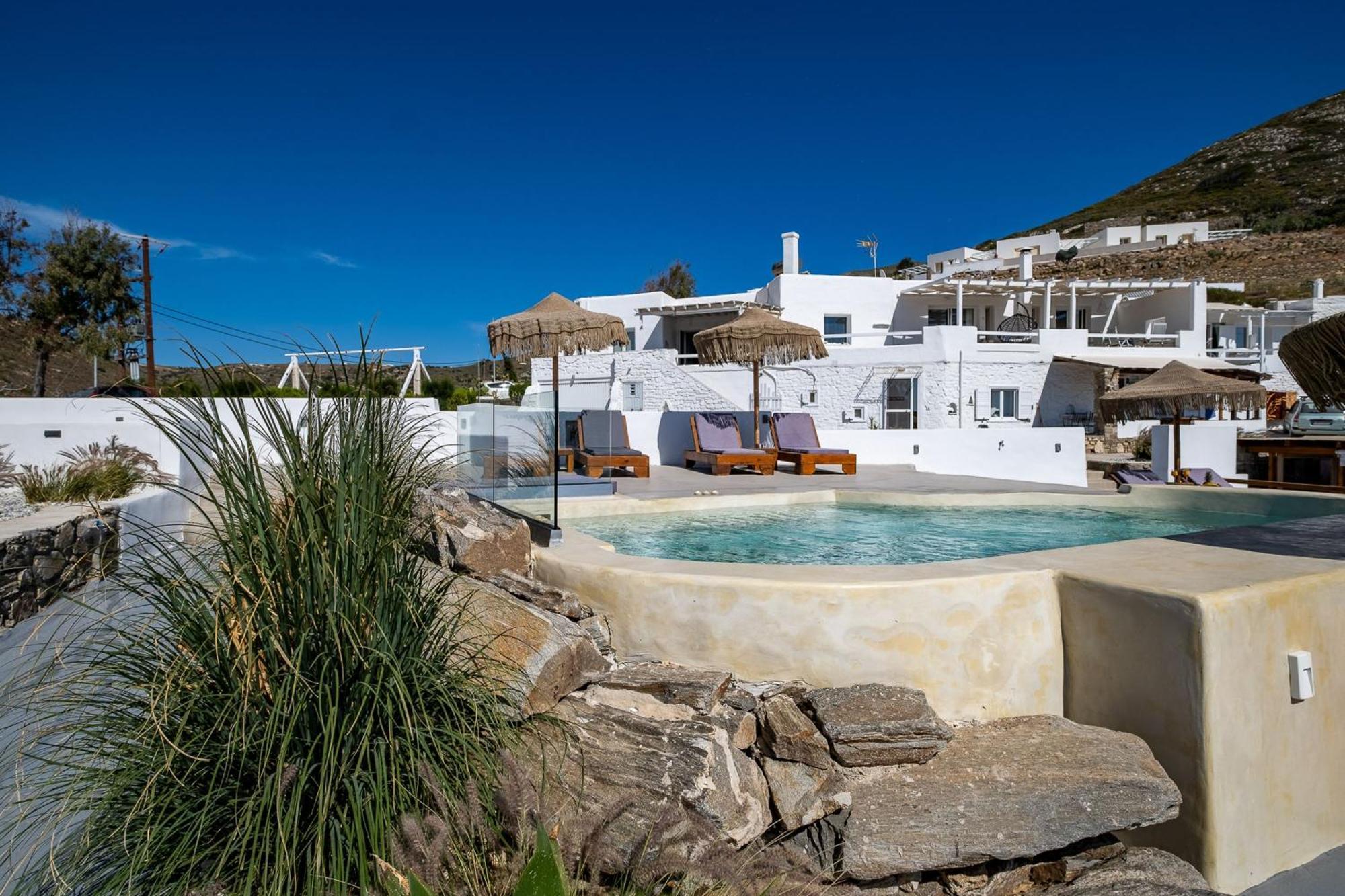 3 Season * Parikia (Paros)