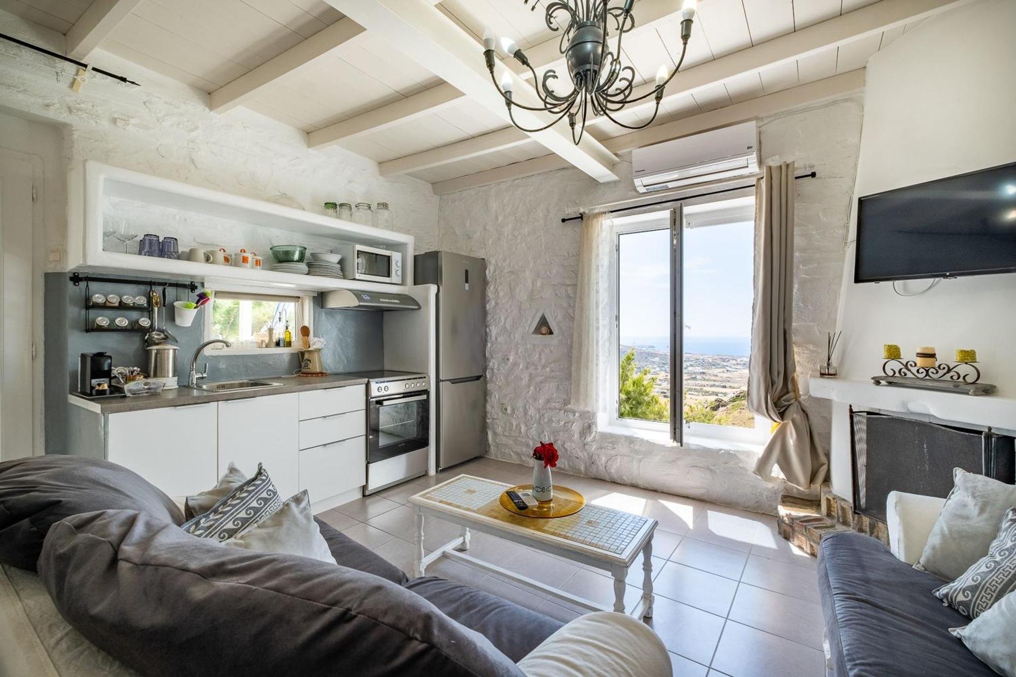 3 Season Parikia (Paros)